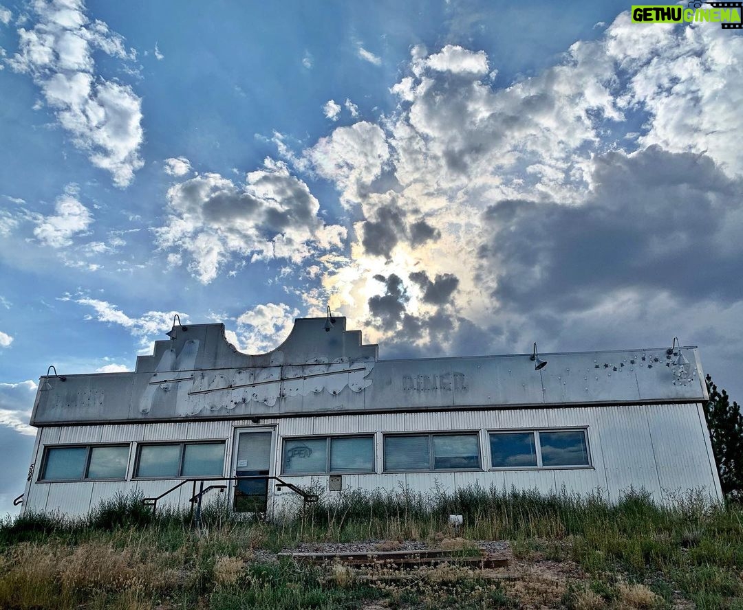 Sarah Rafferty Instagram - Wyoming Diner. #Roadtrip. #Socialdistance.