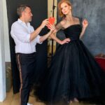 Sarah Rafferty Instagram - #tbt Four years ago today when Nicholas gave up on teaching me how to pose. 🤓 @nicholasme @voguegreece @sheristroh @justinggg