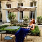 Sarah Rafferty Instagram - Schools out for summer…laughing, crying, crylaughing and maybe drinking all those champagnes. 🥂🥂 How do you say Emotional 🎢 in french? 📷 @nicholasme @stefanierenoma @dorianjollet 👗 @eliesaabworld 👠 @paulandrew Hotel Alfred Sommier