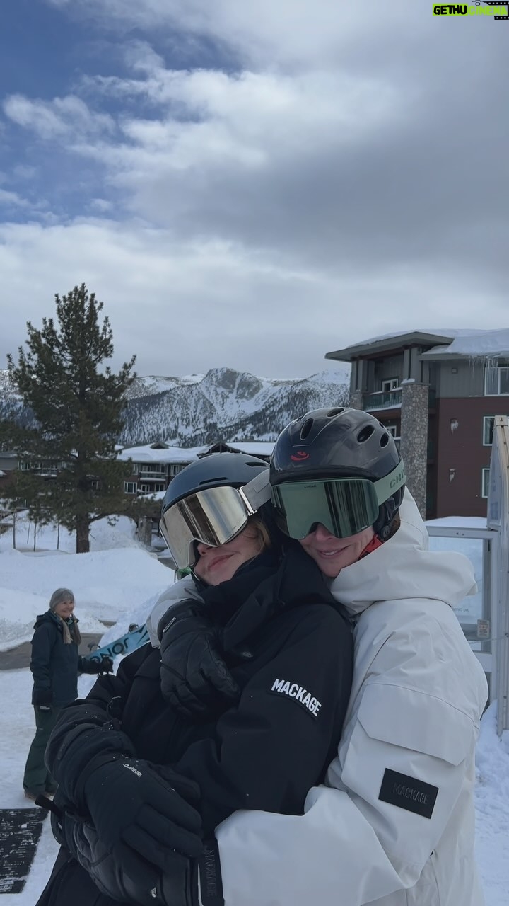 Actress Sarah Rafferty HD Instagram Photos and Wallpapers April 2024 ...