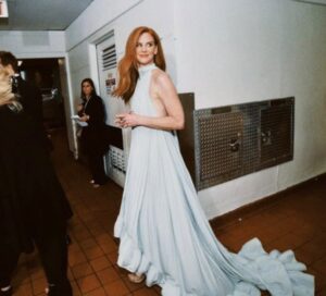 Sarah Rafferty Instagram - Thank you @goldenglobes for inviting me to join old friends and new yesterday. It was a thrill and an honor. 

So much thanks is due to so many for helping  this lady step out with just few days notice. I can never thank my tireless and intrepid manager, Charlton Blackburne, enough for all he does for me….including flying to Paris to deliver this @Lanvin creation. 

Thank you to our friends @sylvainruffier @camera_lucida_  and the #lanvin team for helping us while still on holiday. 
Thank you @louboutinworld for fairytale shoes. 
Thank you @beau_nelson and @davestanwell for the face and the hair and the borderline excessively needy hand holding. 
Thank you bff @annarothmilner for the world’s most artful and utterly essential taping of the bits on a windy day, 💃
@ohmeredith for the remote hair coloring., 😂
@brazilianbeautybarla for the witchery.
@tylerellisofficial 👛
@leonyvonne 💍@joyeriayanes