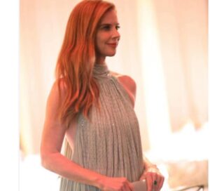 Sarah Rafferty Instagram - Thank you @goldenglobes for inviting me to join old friends and new yesterday. It was a thrill and an honor. 

So much thanks is due to so many for helping  this lady step out with just few days notice. I can never thank my tireless and intrepid manager, Charlton Blackburne, enough for all he does for me….including flying to Paris to deliver this @Lanvin creation. 

Thank you to our friends @sylvainruffier @camera_lucida_  and the #lanvin team for helping us while still on holiday. 
Thank you @louboutinworld for fairytale shoes. 
Thank you @beau_nelson and @davestanwell for the face and the hair and the borderline excessively needy hand holding. 
Thank you bff @annarothmilner for the world’s most artful and utterly essential taping of the bits on a windy day, 💃
@ohmeredith for the remote hair coloring., 😂
@brazilianbeautybarla for the witchery.
@tylerellisofficial 👛
@leonyvonne 💍@joyeriayanes