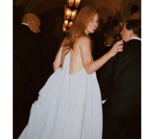 Sarah Rafferty Instagram - Thank you @goldenglobes for inviting me to join old friends and new yesterday. It was a thrill and an honor. 

So much thanks is due to so many for helping  this lady step out with just few days notice. I can never thank my tireless and intrepid manager, Charlton Blackburne, enough for all he does for me….including flying to Paris to deliver this @Lanvin creation. 

Thank you to our friends @sylvainruffier @camera_lucida_  and the #lanvin team for helping us while still on holiday. 
Thank you @louboutinworld for fairytale shoes. 
Thank you @beau_nelson and @davestanwell for the face and the hair and the borderline excessively needy hand holding. 
Thank you bff @annarothmilner for the world’s most artful and utterly essential taping of the bits on a windy day, 💃
@ohmeredith for the remote hair coloring., 😂
@brazilianbeautybarla for the witchery.
@tylerellisofficial 👛
@leonyvonne 💍@joyeriayanes