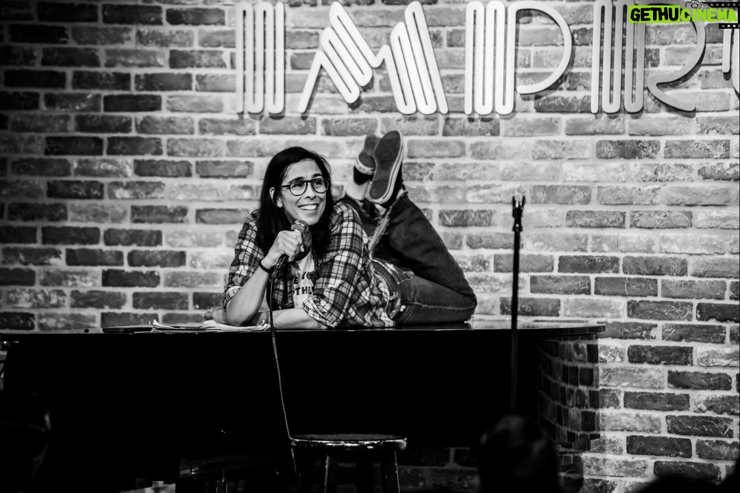 Sarah Silverman Instagram - Shots from last night's sold out show in The Main Room by @troyconrads Thank you to all the comics and the great crowd! #hollywoodimprov #comedy Hollywood Improv