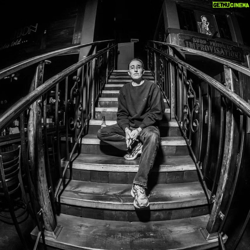 Sarah Silverman Instagram - On the stairs by @troyconrads #hollywoodimprov #comedy Hollywood Improv