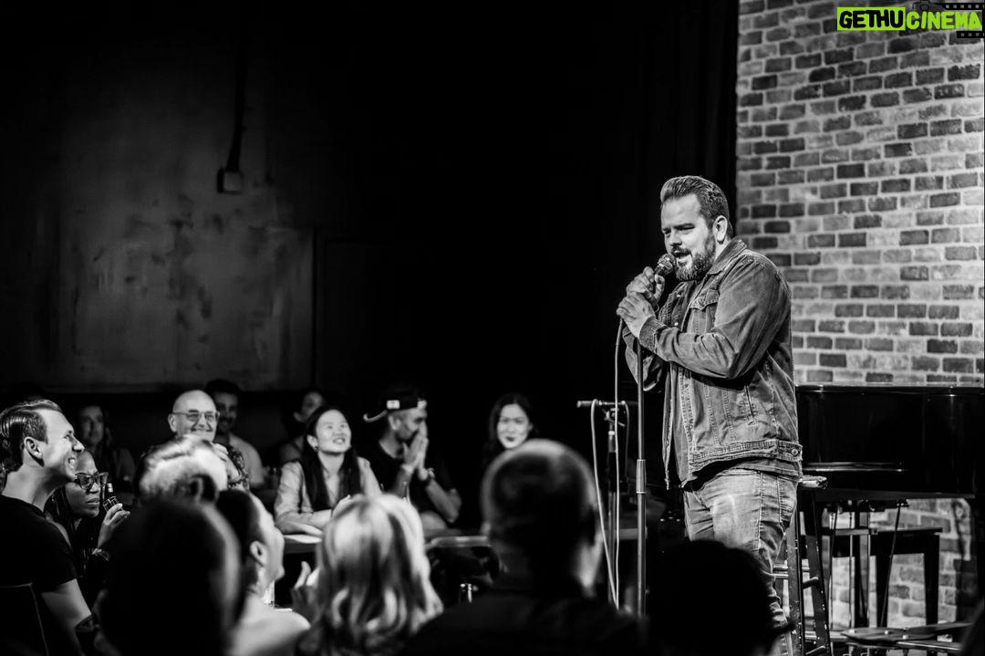 Sarah Silverman Instagram - Shots from last night's sold out show in The Main Room by @troyconrads Thank you to all the comics and the great crowd! #hollywoodimprov #comedy Hollywood Improv