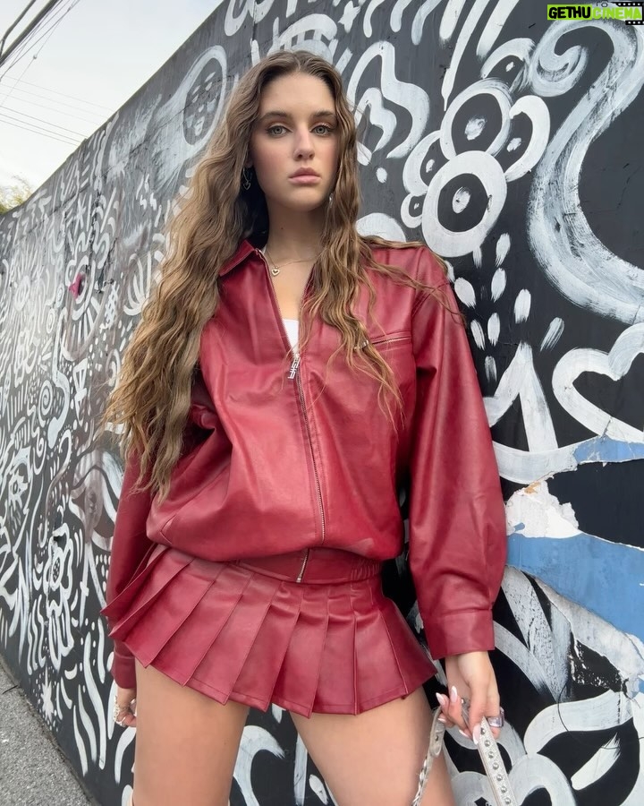 Savannah Clarke Instagram - I S E E R E D _________________________________ I never view mistakes as failures They are simply opportunities To find out what Doesn’t work. ____________________________________ #Red #PleatedSkirts #ArtistCanBeIntrovertedToo #HighsAndLows #ArtistsAreHumanToo #WeHaveGoodDaysAnd…#RedBomberJacket #TanBoots #WhiteSinglets #MermaidHair #WordsOfWisdom #KeepLearning #VeniceBeach ____________________________________ Venice Beach, California