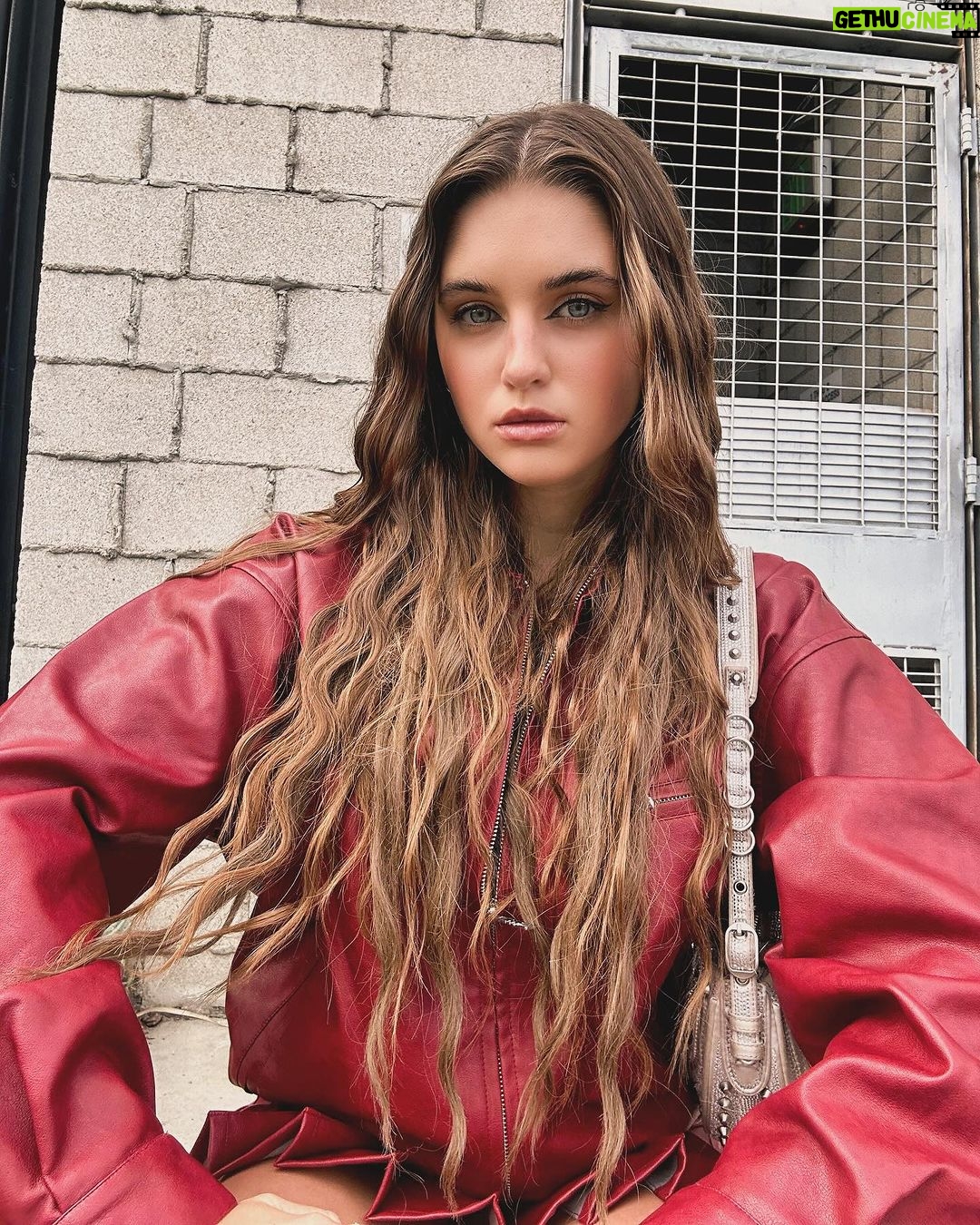 Savannah Clarke Instagram - I S E E R E D _________________________________ I never view mistakes as failures They are simply opportunities To find out what Doesn’t work. ____________________________________ #Red #PleatedSkirts #ArtistCanBeIntrovertedToo #HighsAndLows #ArtistsAreHumanToo #WeHaveGoodDaysAnd…#RedBomberJacket #TanBoots #WhiteSinglets #MermaidHair #WordsOfWisdom #KeepLearning #VeniceBeach ____________________________________ Venice Beach, California
