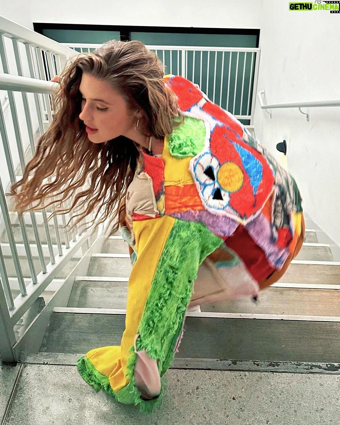 Savannah Clarke Instagram - W A L K E D ____________________________________ Don’t forget the art of eye contact . ________________________________ #Runway #Walk #LimeGreen #SportyMeetsStreet #BikeShorts #LeisureWear #Comfort #SportsWearStyle #RedCarpetReady #GlamourousAffair #StarStuddedEvent #AListCelebs #RedCarpetGlamour #VIPStyle #CelebrityFashion #HollywoodGlam #PaparazziReady #RedCarpetScene ___________________________________ Godfrey Hotel Hollywood