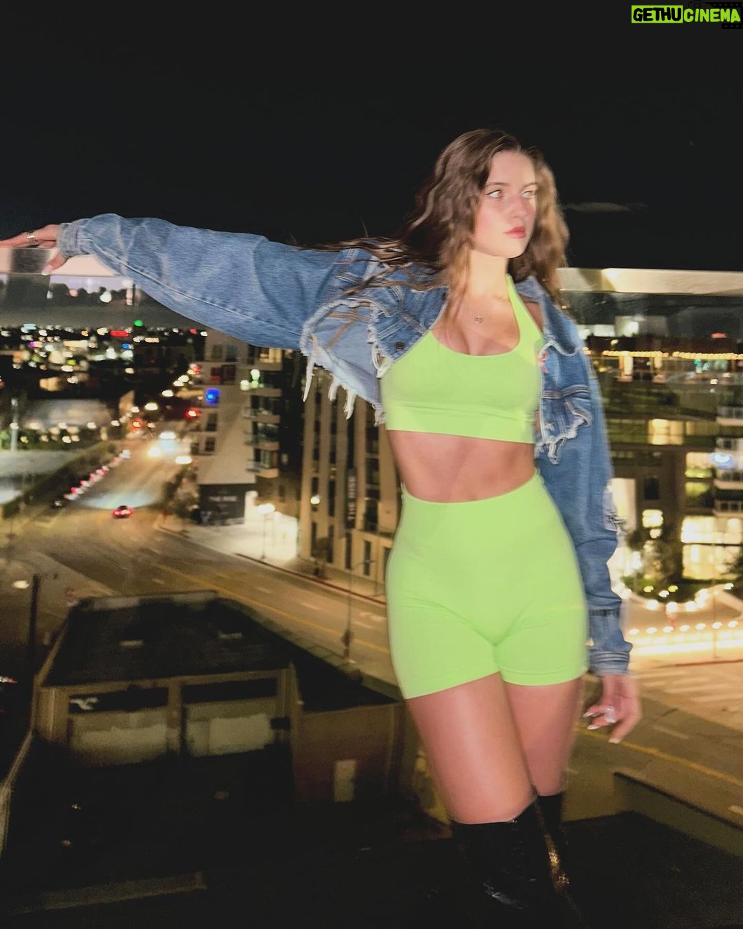 Savannah Clarke Instagram - W A L K E D ____________________________________ Don’t forget the art of eye contact . ________________________________ #Runway #Walk #LimeGreen #SportyMeetsStreet #BikeShorts #LeisureWear #Comfort #SportsWearStyle #RedCarpetReady #GlamourousAffair #StarStuddedEvent #AListCelebs #RedCarpetGlamour #VIPStyle #CelebrityFashion #HollywoodGlam #PaparazziReady #RedCarpetScene ___________________________________ Godfrey Hotel Hollywood