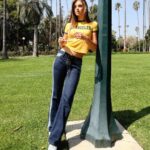 Savannah Clarke Instagram - S U N S ☀️U T ____________________________________ Your soul is attracted To the people the same way Flowers are attracted to the sun Surround yourself only With those who want To see you grow. -pavana ___________________________________ #SummerVibes #SummerIsComing #FeelTheWarmth #☀ #RetroStyle #BlueJeans #EmbraceLA #CityOfAngels #Erewhon #HealthyOptions #LATshirt #Picnics #StrollInThePark #SummerLiving #CollectiveTrend #The EveryDayProject #FriendsForLife ___________________________________ Beverly Hills, Los Angeles