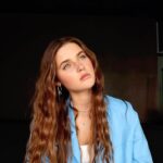 Savannah Clarke Instagram - C A N T M A K E Y O U L O V E M E ___________________________________ I will lay down my heart and I’ll feel the power But you won’t, no you won’t _____________________________________ #CoverMusic #MusicCovers #SongCover #MusicLovers #BonnieCover #LoveSongCover #MusicIsLife #MusicInspires #MusicMood #MusicHeals #SoulfulSounds #HeartfeltMusic #EmotionalSong #CoverArtist #MusicalTalent #TalentShowcase #MusicIsLove #MusicMagic #FeelTheMusic #BonnieRaitt ____________________________________ XIX Entertainment
