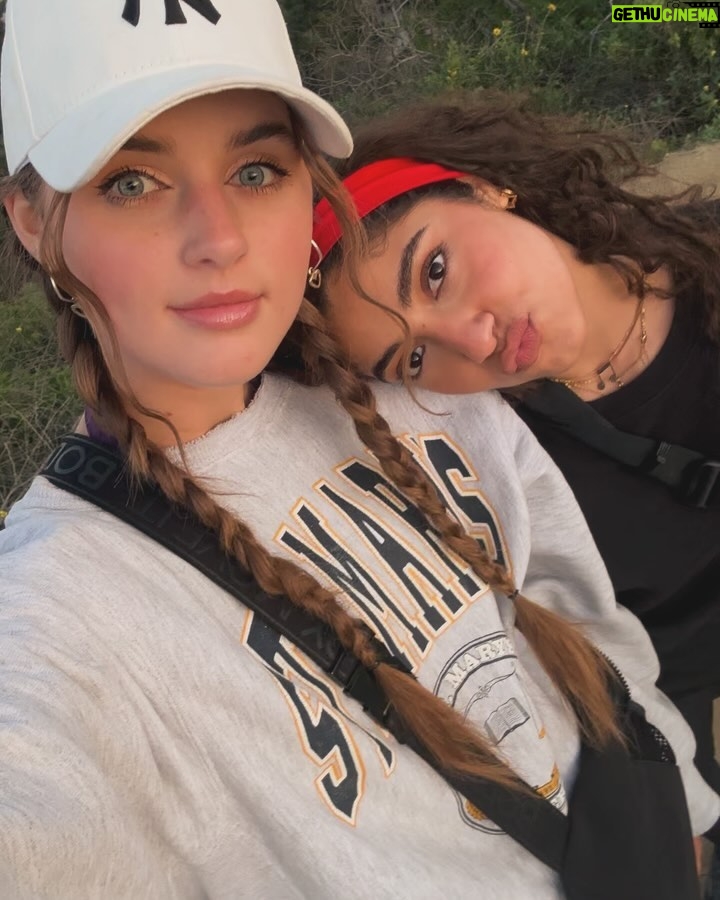 Savannah Clarke Instagram - C O N Q U E R __________________________ It’s not the mountain we conquer but ourselves ____________________________________ #RunyonCanyon #Hike #WalkMore #BackToNature #FreshAir #Exercise #FriendMoments #GettingFit #Sunsets #EveningHikes #LosAngelesWalks #StayFit #Conquer __________________________________ Runyon Canyon