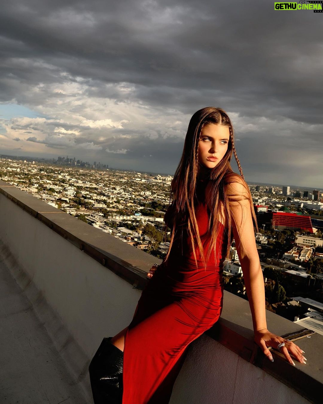 Savannah Clarke Instagram - J U S T I N R E A C H ___________________________________ Believe you can and you are half way there. ____________________________________ #RedDress #JustInReach #GoldenHours #CollectiveTrend #PortraitsInspire #CreativeWorld #Believe #BelieveInyou #LightAndShade #AussieInLA ___________________________________