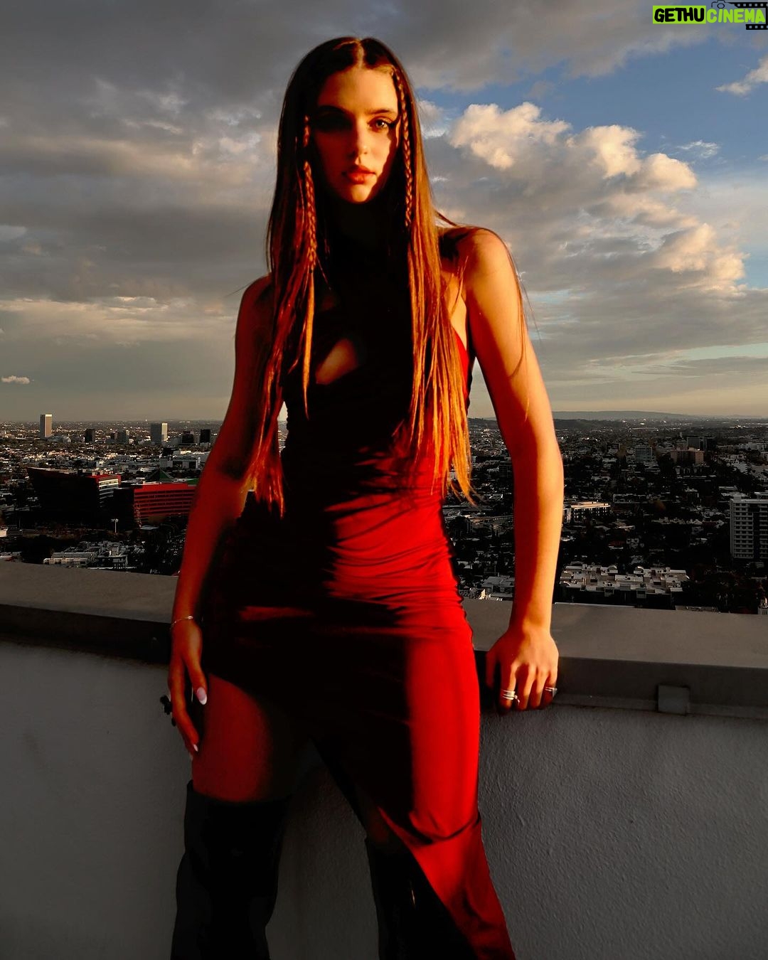 Savannah Clarke Instagram - J U S T I N R E A C H ___________________________________ Believe you can and you are half way there. ____________________________________ #RedDress #JustInReach #GoldenHours #CollectiveTrend #PortraitsInspire #CreativeWorld #Believe #BelieveInyou #LightAndShade #AussieInLA ___________________________________