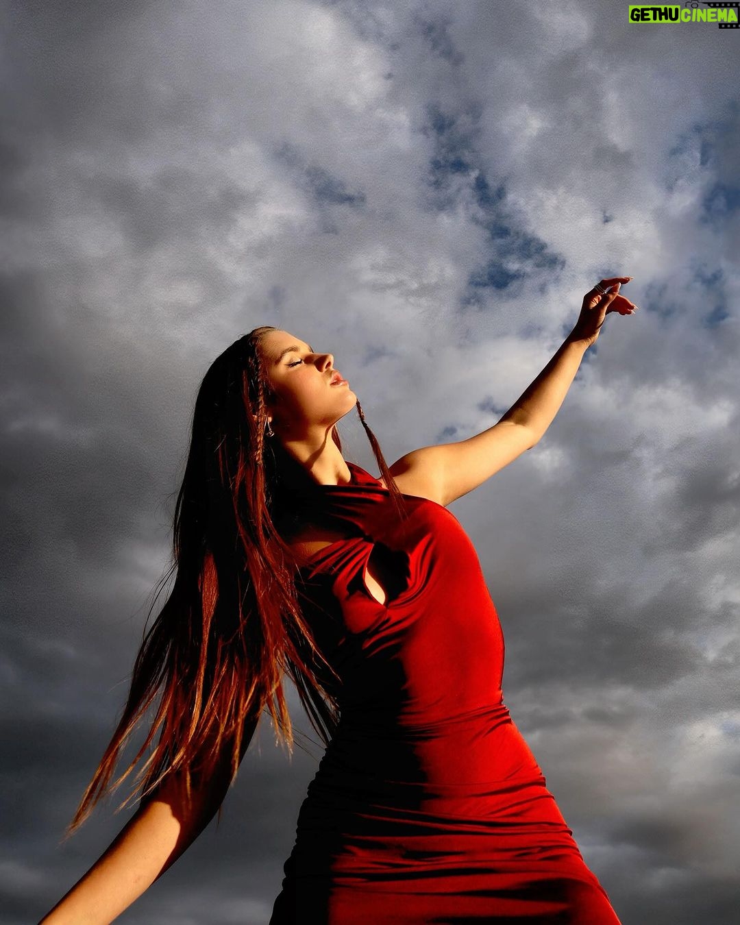 Savannah Clarke Instagram - J U S T I N R E A C H ___________________________________ Believe you can and you are half way there. ____________________________________ #RedDress #JustInReach #GoldenHours #CollectiveTrend #PortraitsInspire #CreativeWorld #Believe #BelieveInyou #LightAndShade #AussieInLA ___________________________________