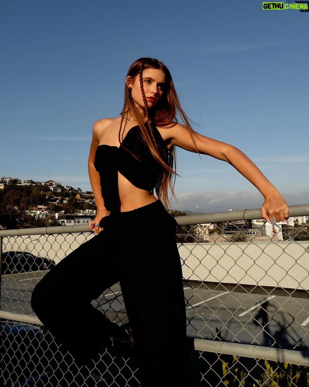 Savannah Clarke Instagram - M E R A K I _________________________________ Doing something with soul, creativity or love . To put something of yourself into something you create ______________________________________ #Meraki #CreateWithSoul #BlackOOTD #CreateWithLove #DayInALife #BlackPants #WordsOfWisdom #PhotosByMe #CollectiveTrend #TheEveryDayProject #ArtistLife ________________________________ West Hollywood CA