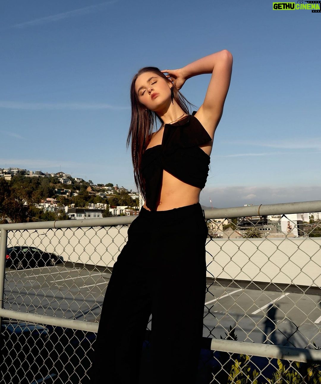 Savannah Clarke Instagram - M E R A K I _________________________________ Doing something with soul, creativity or love . To put something of yourself into something you create ______________________________________ #Meraki #CreateWithSoul #BlackOOTD #CreateWithLove #DayInALife #BlackPants #WordsOfWisdom #PhotosByMe #CollectiveTrend #TheEveryDayProject #ArtistLife ________________________________ West Hollywood CA