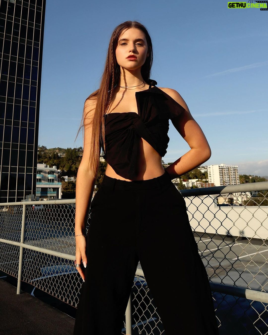 Savannah Clarke Instagram - M E R A K I _________________________________ Doing something with soul, creativity or love . To put something of yourself into something you create ______________________________________ #Meraki #CreateWithSoul #BlackOOTD #CreateWithLove #DayInALife #BlackPants #WordsOfWisdom #PhotosByMe #CollectiveTrend #TheEveryDayProject #ArtistLife ________________________________ West Hollywood CA