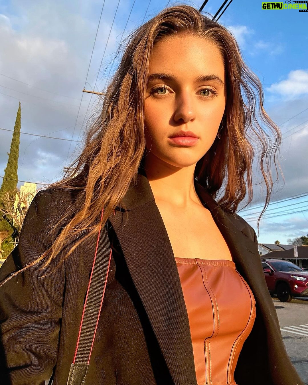 Savannah Clarke Instagram - Y O U R I M P A C T __________________________________ Nobody cares how smart you are Nobody cares how funny you are How rich you are How good looking you are The only thing people care about …. How do they make you feel when you are with them __________________________________ #CollectiveTrend #TheWeek #ILoveFashion #LosAngeles #CaliforniaLiving #Sunsets #ArtWork #QuotesToLiveBy #SpreadKindness #ImpactThroughEmpathy #LegacyOfLove ________________________________ Los Angeles California