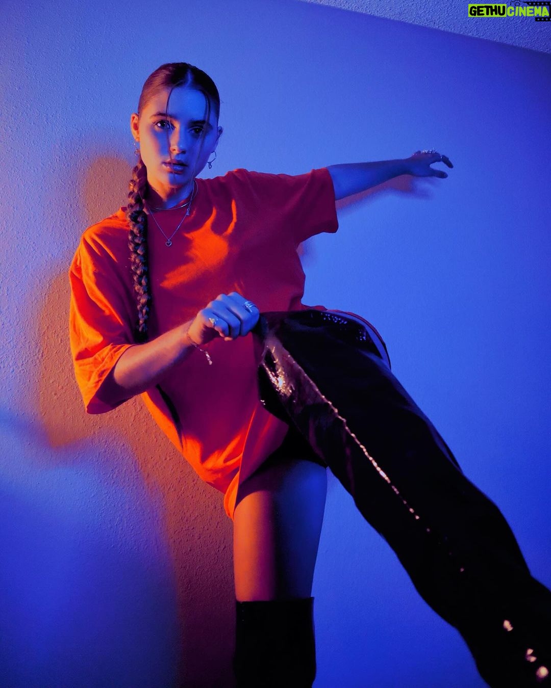Savannah Clarke Instagram - I N T O T H E B L U E ___________________________________ To shine your brightest light Is to be who you truely are. ____________________________________ #IntoTheBlue #BlueLight #Portrait_Visions #TakenByMe #PlayingWithLight #Contrast #UltraVioletLight #Orange #TshirtDress #LongBoots #KeepShining #ShineBright ___________________________________ _____________________________________ Sydney