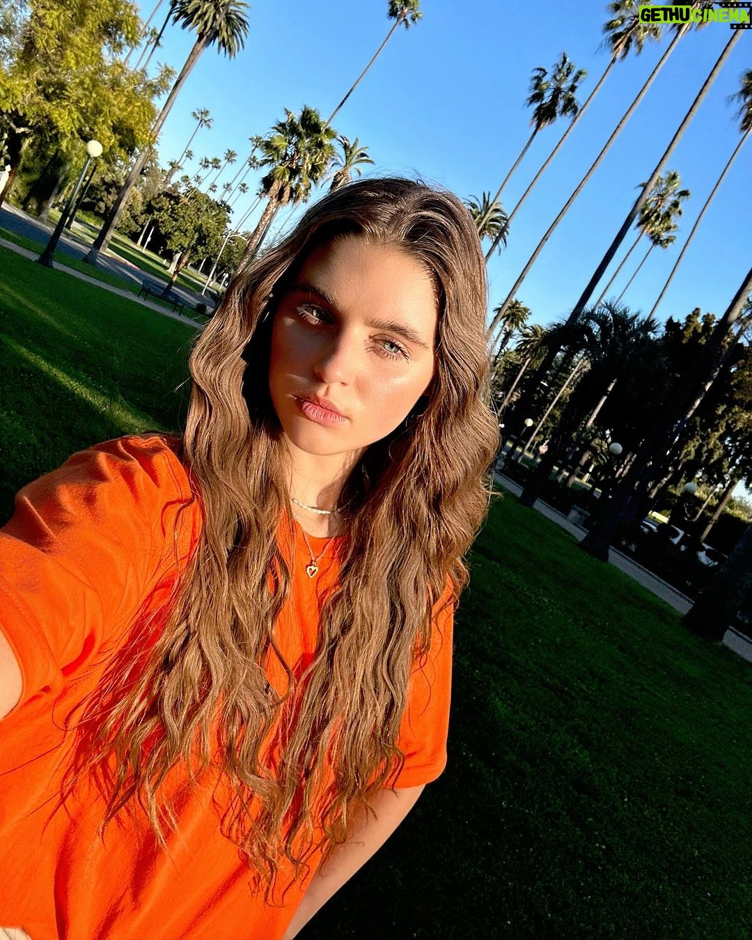 Savannah Clarke Instagram - T h I S _______________________________ Your heart knows So run in that direction __________________________________ #PalmTrees #BrightColours #GirlFriendsBeLike #Hollywood #HollywoodWalkOfFame #Stars #Eclipse #RoofTopView #eclipse2024π #Sunshine #CaliVibes #Roses #MirrorSelfies #BalconyViews #Sunshine #CityOfAngels ___________________________________