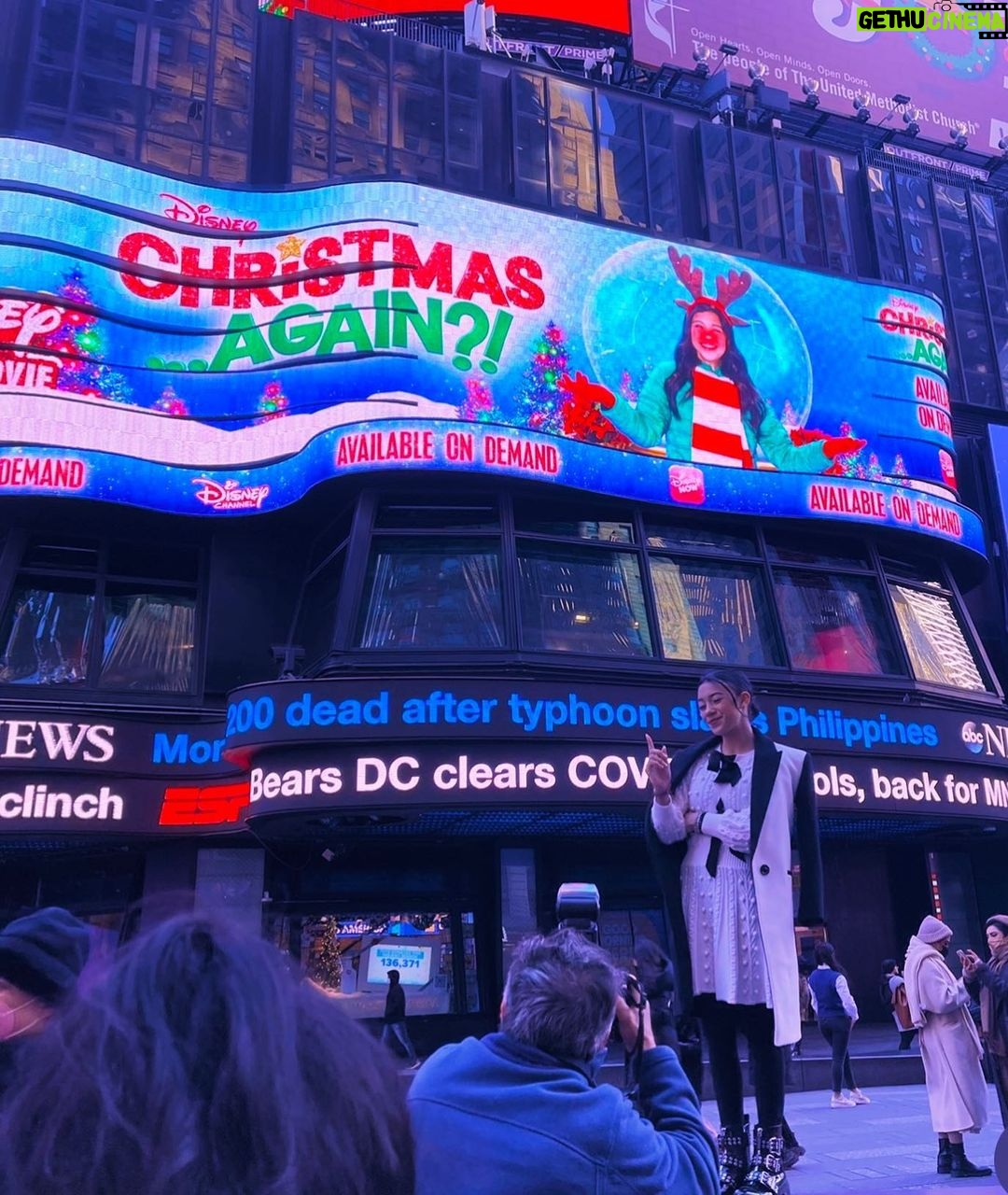 Scarlett Estevez Instagram - Just a causal Monday in Times Square. No biggie. 😂🤯❤️ #ChristmasAgain