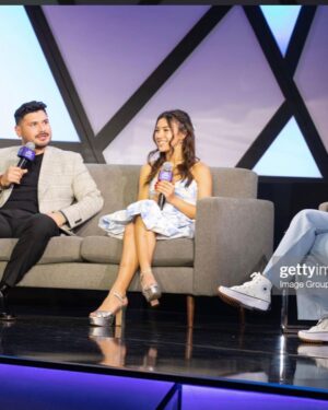Scarlett Estevez Instagram - Thanks for the memories D23. 
💜🖤💜🖤

Stylist : @kylekagamida 
H&MU: @colleendominique