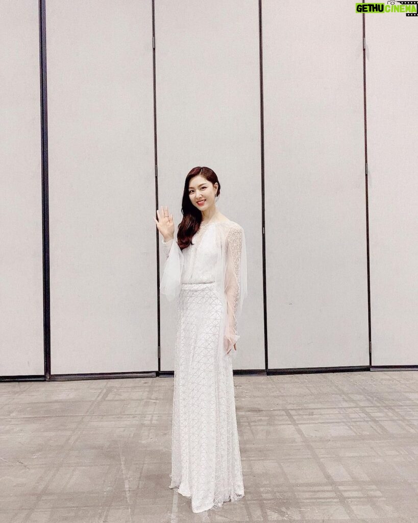 Seo Ji-hye Instagram - 백상예술대상 고맙습니다🙈 #바자아이콘상