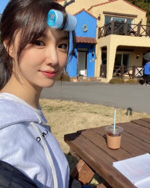 Seo Ji-hye Instagram - 도희샷😉

#저녁같이드실래요