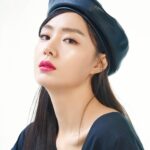 Seo Ji-hye Instagram – 💋시세이도와 함께한 화보! 내가 사용하는 나의 원픽 컬러젤 립밤 #105 포피 
#시세이도 #컬러젤립밤 #포피 #사랑의불시착 #서지혜pick  #서단 #물먹볼륨립