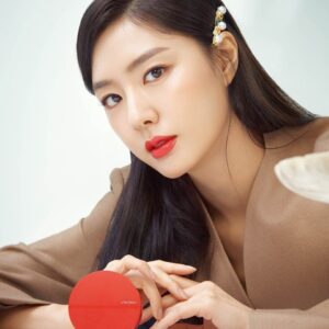 Seo Ji-hye Instagram - 💋시세이도와 함께한 화보! 내가 사용하는 나의 원픽 컬러젤 립밤 #105 포피 
#시세이도 #컬러젤립밤 #포피 #사랑의불시착 #서지혜pick  #서단 #물먹볼륨립