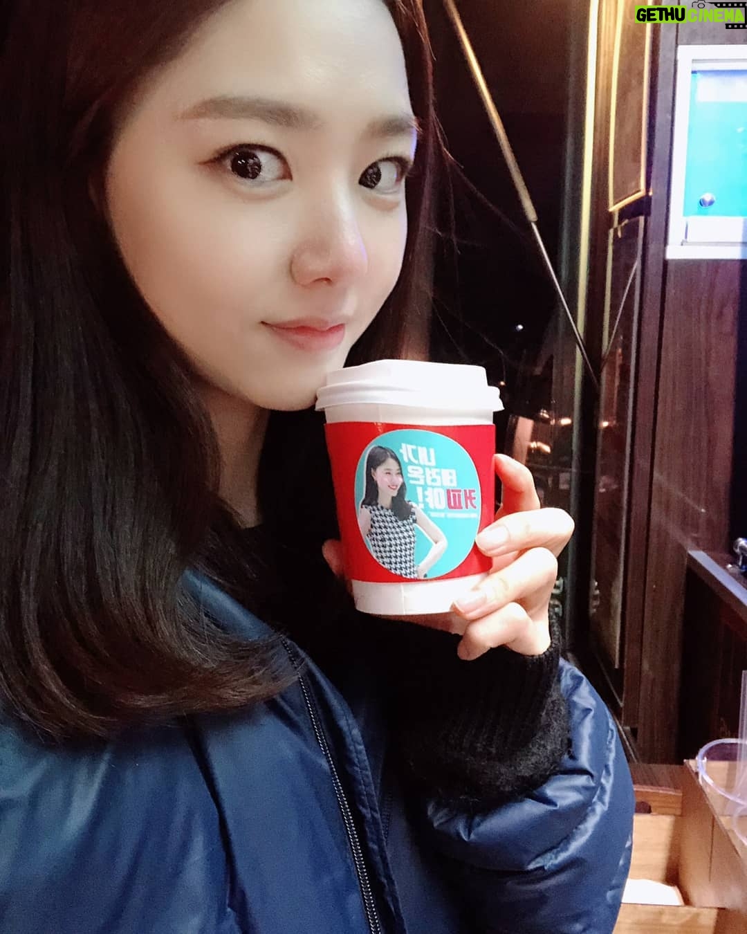 Seo Ji-hye Instagram - #흉부외과 #커피차선물 우리 든든한지원군#움크미들 잘먹었어요♡ 힘이 불끈 끝까지 힘낼께욧☺