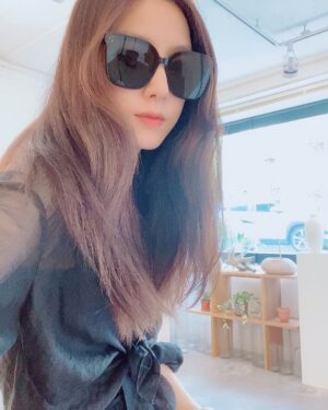 Seo Ji-hye Instagram - 셀카는 
오랜만😆