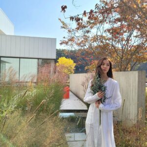 Seo Ji-hye Instagram - #vovo #이문센