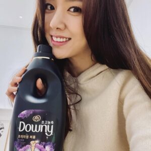 Seo Ji-hye Instagram - #광고 꽃 향기를 맡으면 꽃다발을 한아름 안았던 설레는 순간들이 떠오르는데요, 제가 모델로 활동하고 있는 다우니에서 #생화품은다우니퍼퓸 의 설레는 향을 필터로 제작했다고 해요! 너무 예쁘죠? #다우니향기설렘주의 

다우니 공식계정 @downy_korea 에서 필터이벤트도 진행하고 있으니 놓치지 마세요^^