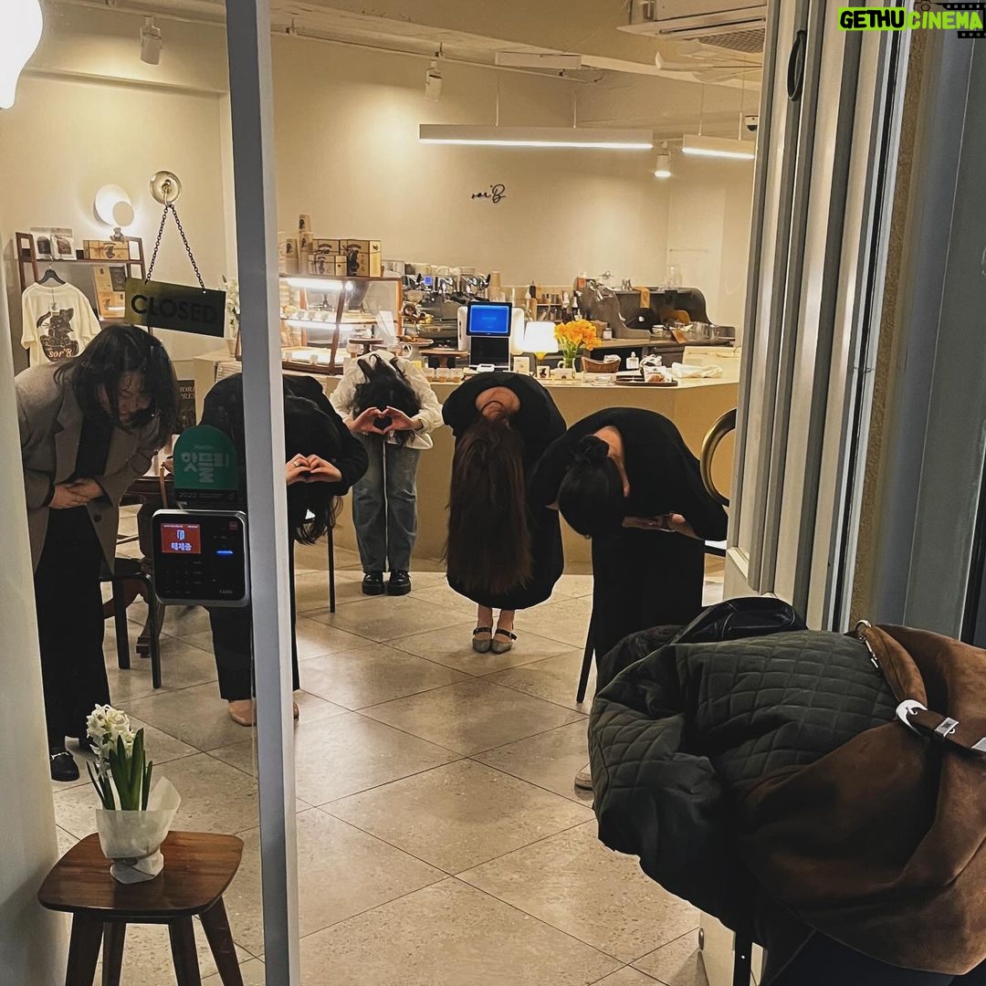 Seol In-a Instagram - 서울 나들ing 97소녀팬들과의 사랑과 예의가 넘치는 인사🤍 진짜 사랑스러웠음 우정 영원하세요🫡
