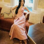 Seulgi Instagram - WWD Korea 4월호 😜🇫🇷 @wwdkorea @etro @depound 📸 @sunhye_sunhye 💇‍♀️ @ralkinghair 💄 @keemme_ 👗 @cielsoir 그리고 고생해주신 경미언니 @editork79 매니저 송희언니 고마워요❣️ 파리 어벤져스 슬기팀😘😘 Château des Fleurs