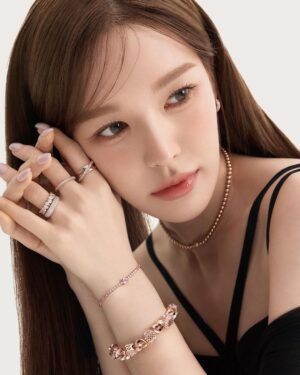 Seulgi Instagram - 💎💎💎 

@theofficialpandora 
#RedvelvetxPandora