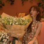 Seulgi Instagram - 프랑스 럭셔리 패션 하우스 롱샴의 SS24 컬렉션 팝업스토어 가 ‘더현대 서울’ 1층에서 펼쳐 집니다 프랑스 남부 도시, 생트로페 무드로 꾸며진 팝업 스토어에 방문하여 롱샴의 SS24 컬렉션을 직접 경험해보세요❤️❤️ #광고 #Longchamp #롱샴 #롱샴팝업스토어 #롱샴SS24컬렉션 @longchamp