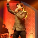 Shaan Instagram - Bajao dhol swaagat mai, awadh mein ram aaye hain🥁🕉️🎊 Listen to “Awadh Mein Ram Aaye Hain” on your favourite Audio streaming platform! @shaanmusiclabel @chitralekhaji #ShaanMusic #ShaanDevotional