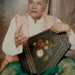 Shaan Instagram - On 17th January … was performing in #Khurai MP.. It was my Guruji .. PadmaVibhushan Shri @ustadghulammustafakhan ‘s 3rd Punyatithi (Barsi). Sang His Ghazal to the audience #BahutBechainHaiDil Miss Him so much ..
