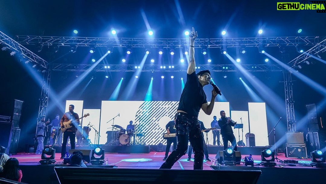 Shaan Instagram - mujhko pehechaan lo, mein hu SHAAN😎 #ShaanLive Jamshedpur