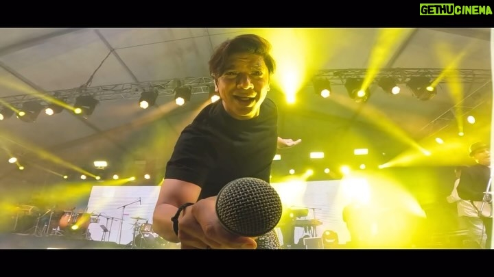 Shaan Instagram - Ringin’ in the New Year with a musical marathon – started singing in 2023, ended in 2024! Wishing you all ladies & gentlemen a harmonious and Happy New Year!🥳 #ShaanLive Kolkata, India