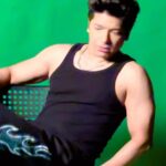Shaan Instagram – 😅😅😅.. photo shoots can be very tricky .. for us non photoshoot type people .. 
kya Pose dein.. kuchh samajh nahi aata .. 🙈😅😅😅