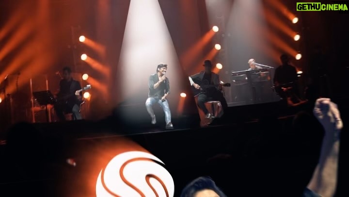 Shaan Instagram - Though the Show happened against all odds.. I’m glad that .. We had a Full House and great Energy at the #Toronto Concert .. sharing the fun ..:)) Video by @rutuljoshi2024 !!