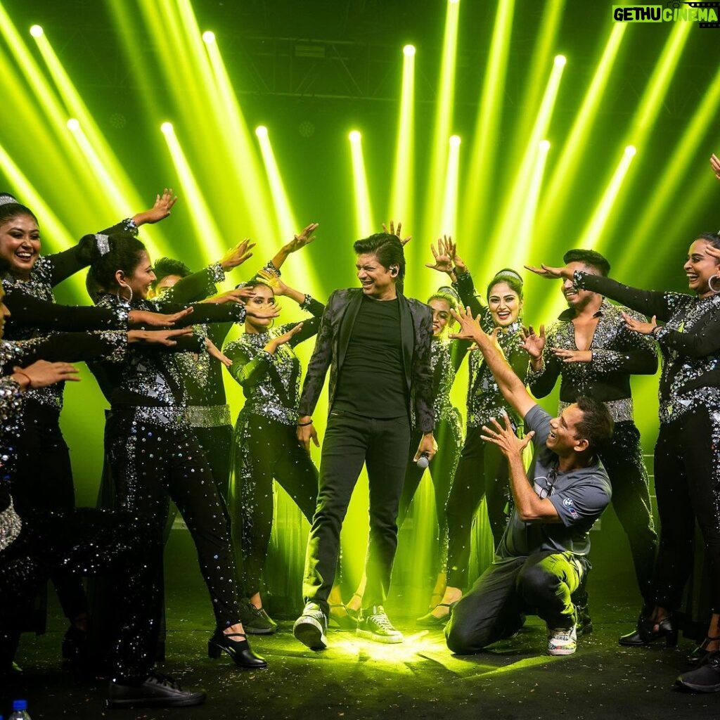 Shaan Instagram - Flow so smooth, lyrics so tight, we sing, we dance, we roll the party all night⚡️