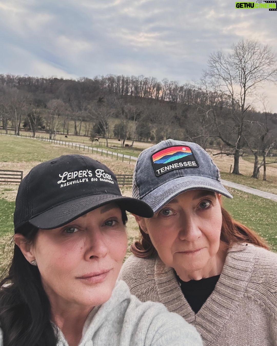 Shannen Doherty Instagram - Tennessee girls. @themamarosa