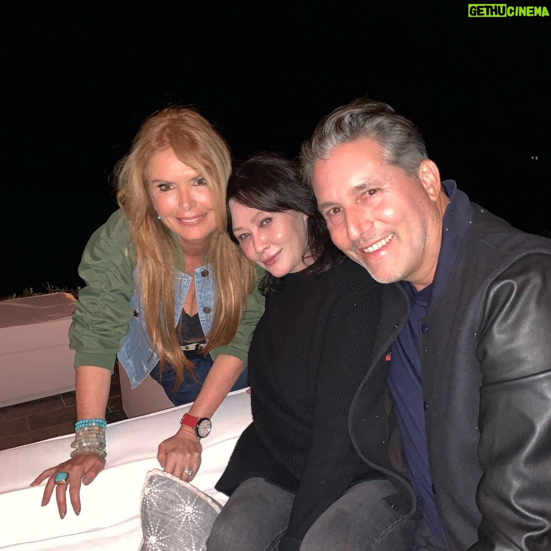Shannen Doherty Instagram - I love these humans so much. They bring me light in darkness, they engage in critical conversations without holding back. They are filled with faith and that lifts me up and motivates me. @romadowney @chriscortazzo