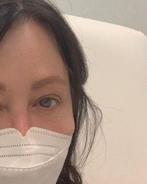 Shannen Doherty Instagram - Early morning doctors visit for scans. Blurry eyed. Hair askew but the new bandage wraps made me smile! #cancerslayer